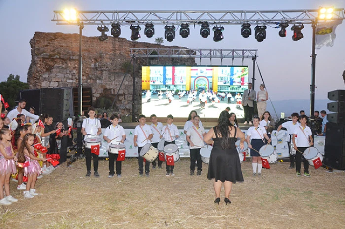 BAŞAK KOLEJİ TRALLES'TE BÜYÜLÜ GECEYE İMZA ATTI