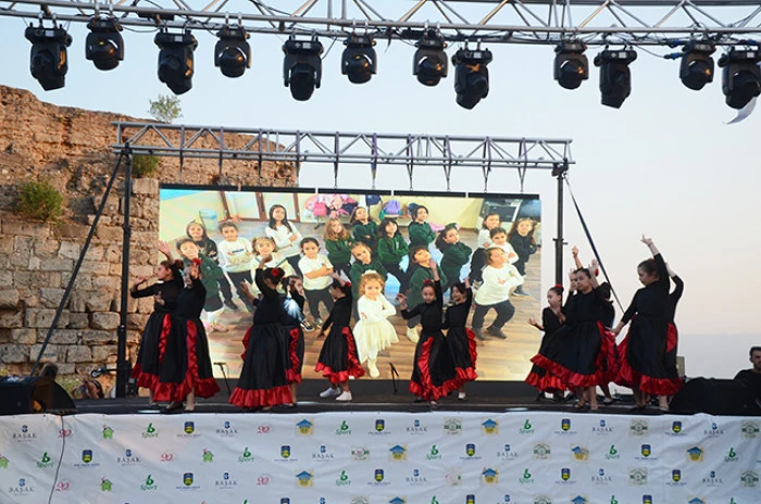 BAŞAK KOLEJİ TRALLES'TE BÜYÜLÜ GECEYE İMZA ATTI