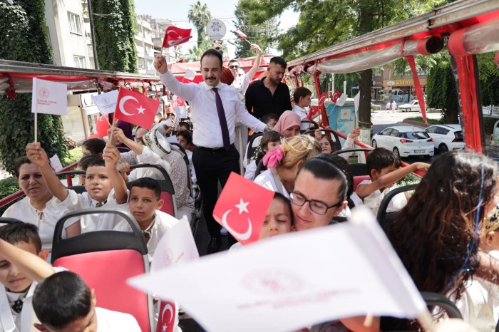 Aydın’da Gelenek Yaşatıldı: Vakıflardan 52 Çocuğa Sünnet Şöleni