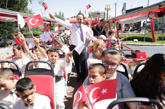 Aydın’da Gelenek Yaşatıldı: Vakıflardan 52 Çocuğa Sünnet Şöleni