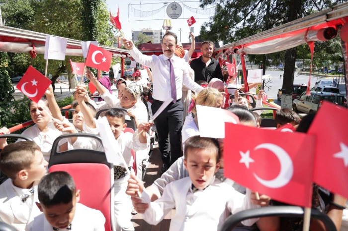 Aydın’da Gelenek Yaşatıldı: Vakıflardan 52 Çocuğa Sünnet Şöleni