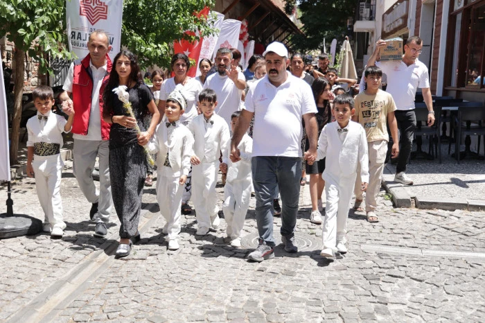 Aydın’da Gelenek Yaşatıldı: Vakıflardan 52 Çocuğa Sünnet Şöleni