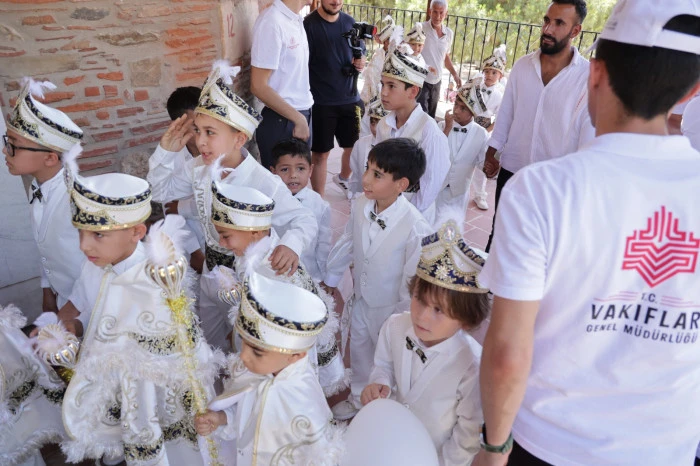 Aydın’da Gelenek Yaşatıldı: Vakıflardan 52 Çocuğa Sünnet Şöleni