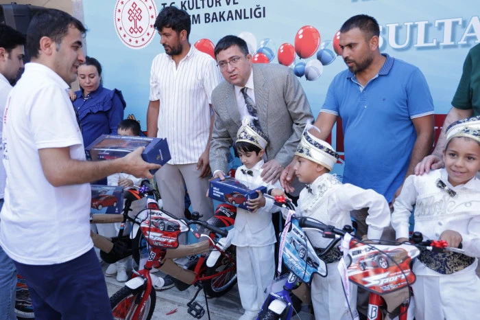 Aydın’da Gelenek Yaşatıldı: Vakıflardan 52 Çocuğa Sünnet Şöleni