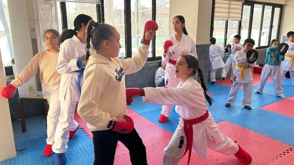 Germencik&rsquo;te spor kursları &ccedil;ocuklara enerji katıyor
