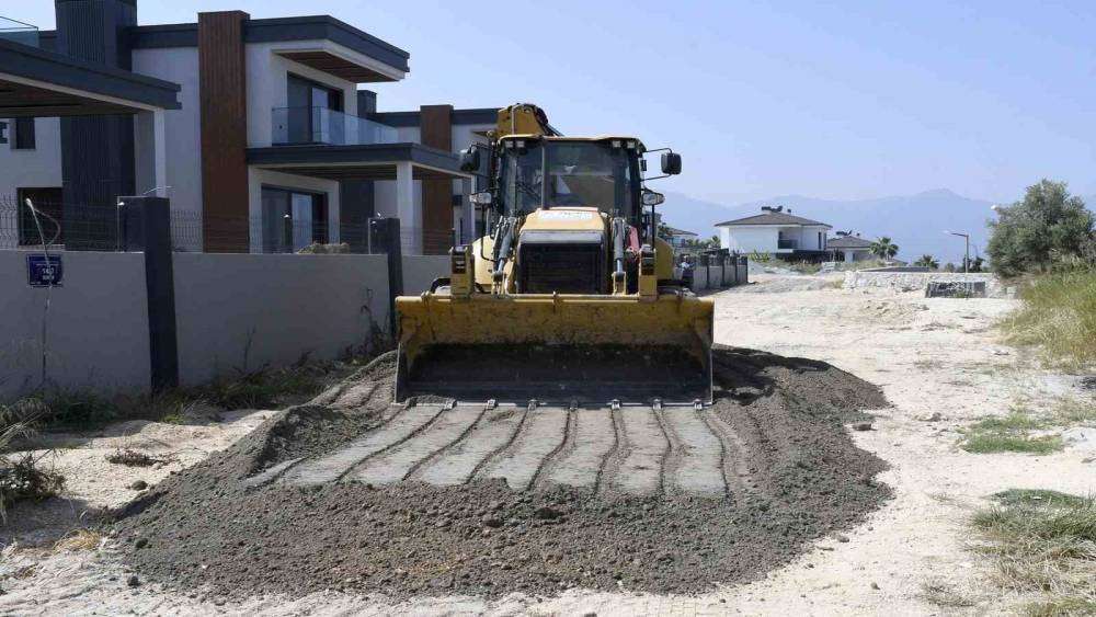 SOĞUCAK MAHALLESİ’NDE YOL YENİLEME ÇALIŞMALARI SÜRÜYOR