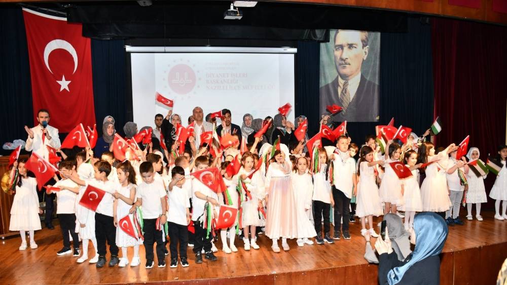 Nazilli’de miniklerden yıl sonu programı
