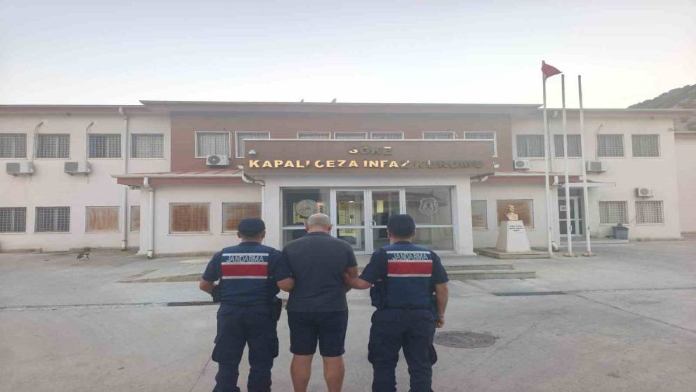 Kuşadası&rsquo;nda uyuşturucu operasyonu: 3 g&ouml;zaltı
