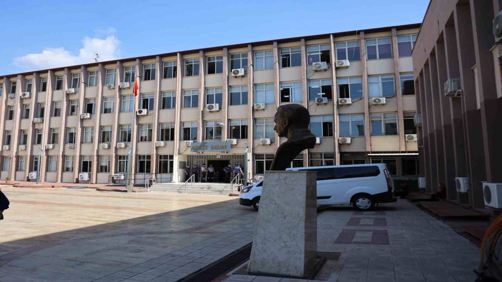 AYDIN ADLİYESİ’NDE GERGİN ANLAR, 3 KİŞİ GÖZALTINA ALINDI