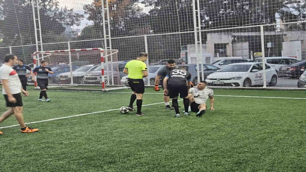 Kuşadası Belediyesi Görev Şehitleri Turnuvası’nda şampiyon Kotan FK oldu