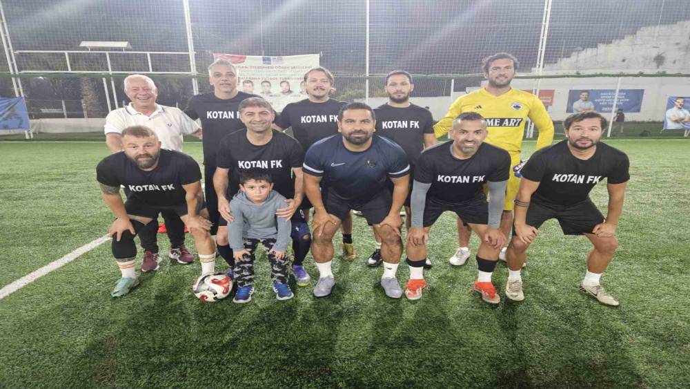Kuşadası Belediyesi Görev Şehitleri Turnuvası’nda şampiyon Kotan FK oldu