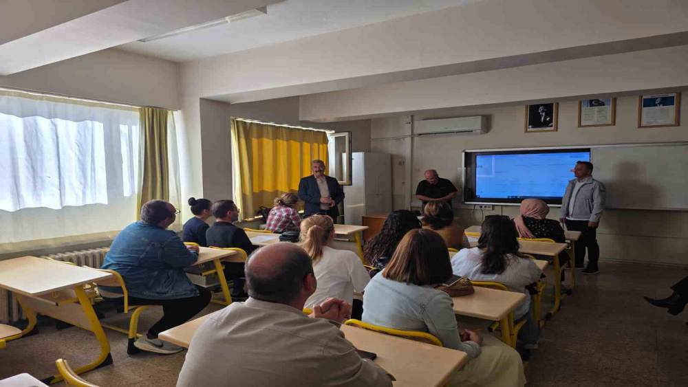 Efeler’de öğretmenler proje üretimi için bir araya geldi
