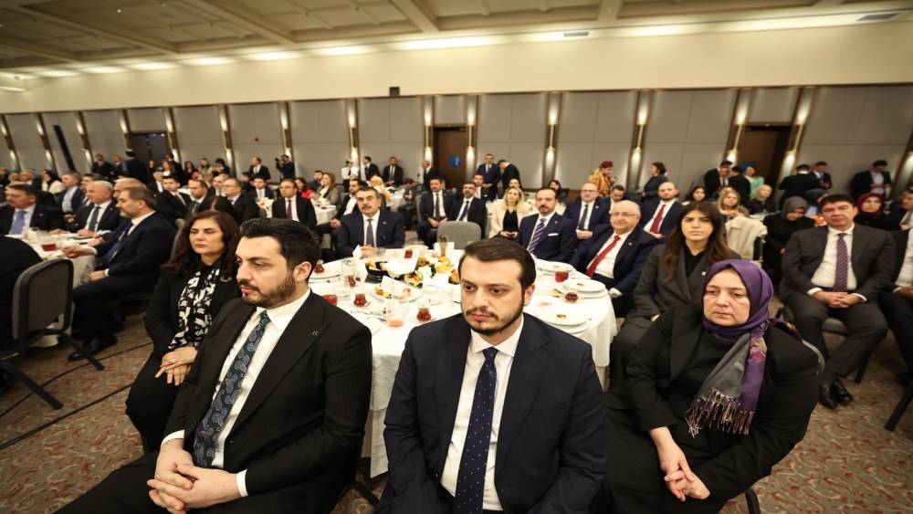 CUMHURBAŞKANLIĞI İFTARINDA &Ccedil;ER&Ccedil;İOĞLU&rsquo;NDAN HİZMET MESAJI