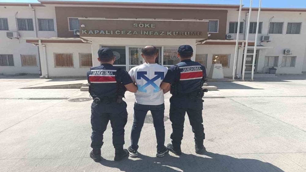 Kuşadası&rsquo;nda 11 yıl 4 ay hapis cezası bulunan h&uuml;k&uuml;ml&uuml; yakalandı
