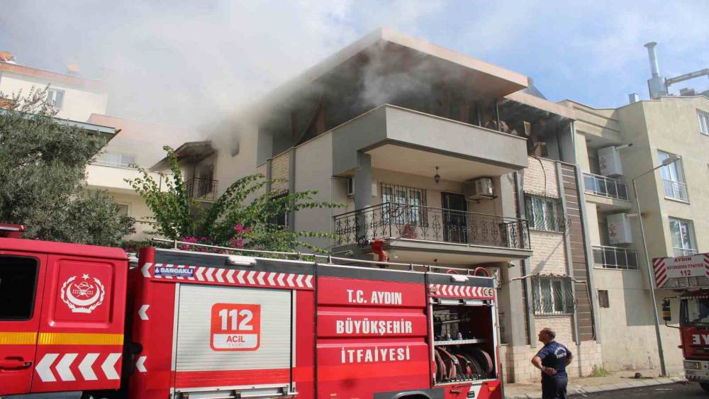 &Ccedil;atı katı yangını korkuttu
