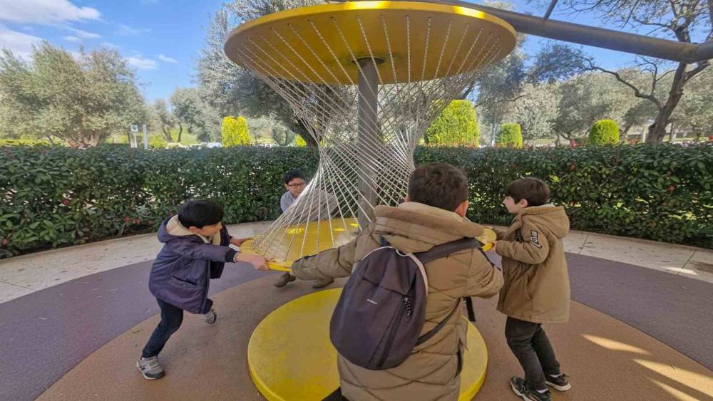 Efeler&rsquo;in bilim parkı miniklere yol g&ouml;steriyor