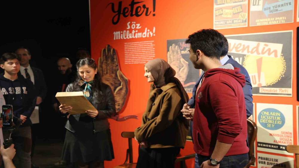 Bakan Tekin&rsquo;den, Fadime &ouml;ğretmene doğum g&uuml;n&uuml; s&uuml;rprizi