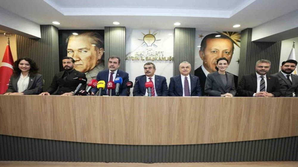 Bakan Tekin: "Sizin hayal edemediklerinizi biz ger&ccedil;ekleştiriyoruz"
