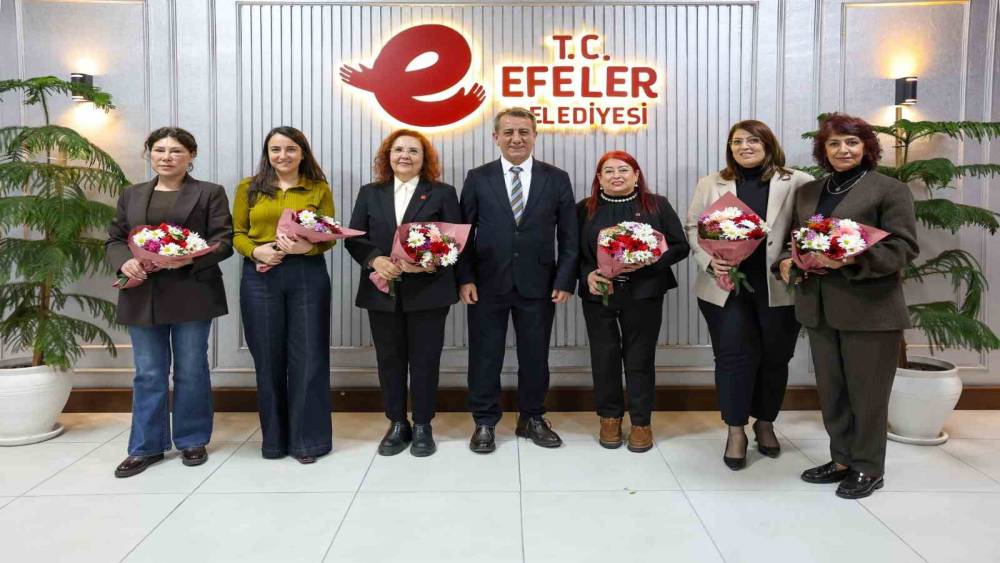Başkan Yetişkin&rsquo;den kadın meclis &uuml;yelerine anlamlı davranış
