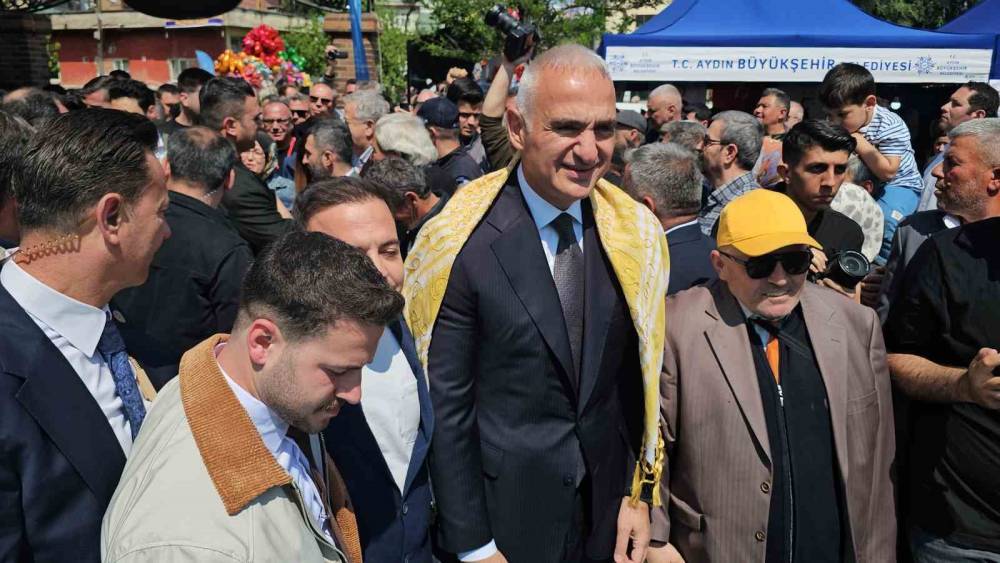 Bakan Ersoy Nazilli&rsquo;de festival a&ccedil;ılışına katıldı
