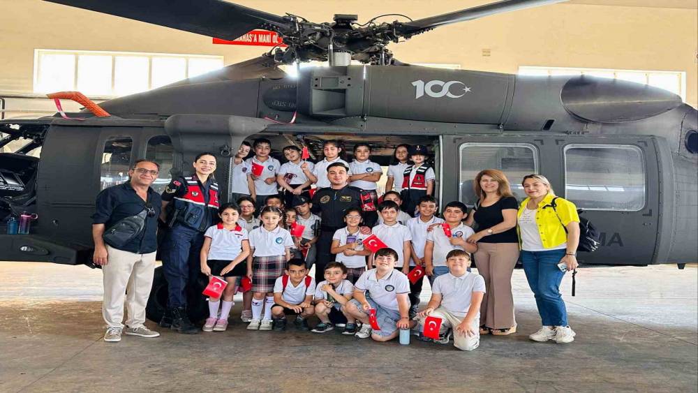 Jandarma, minik öğrencileri ağırladı
