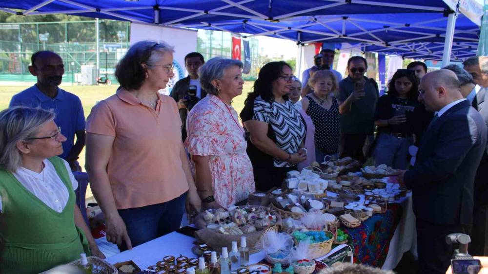 Aydın&rsquo;da kadın girişimciler el emeği &uuml;r&uuml;nlerini g&ouml;r&uuml;c&uuml;ye &ccedil;ıkardı
