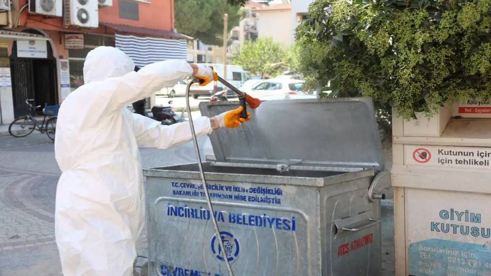İncirliova&rsquo;da karasinekle m&uuml;cadele i&ccedil;in &ccedil;&ouml;p konteynerleri ila&ccedil;landı