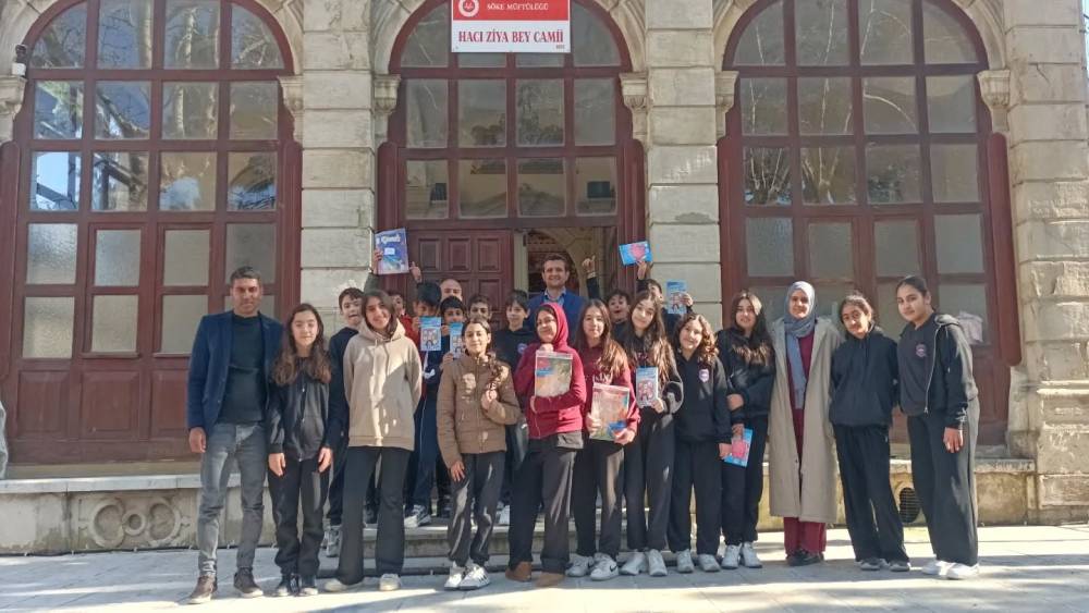 &Ouml;ğrenciler tarihi camilerde buluşmaya devam ediyor
