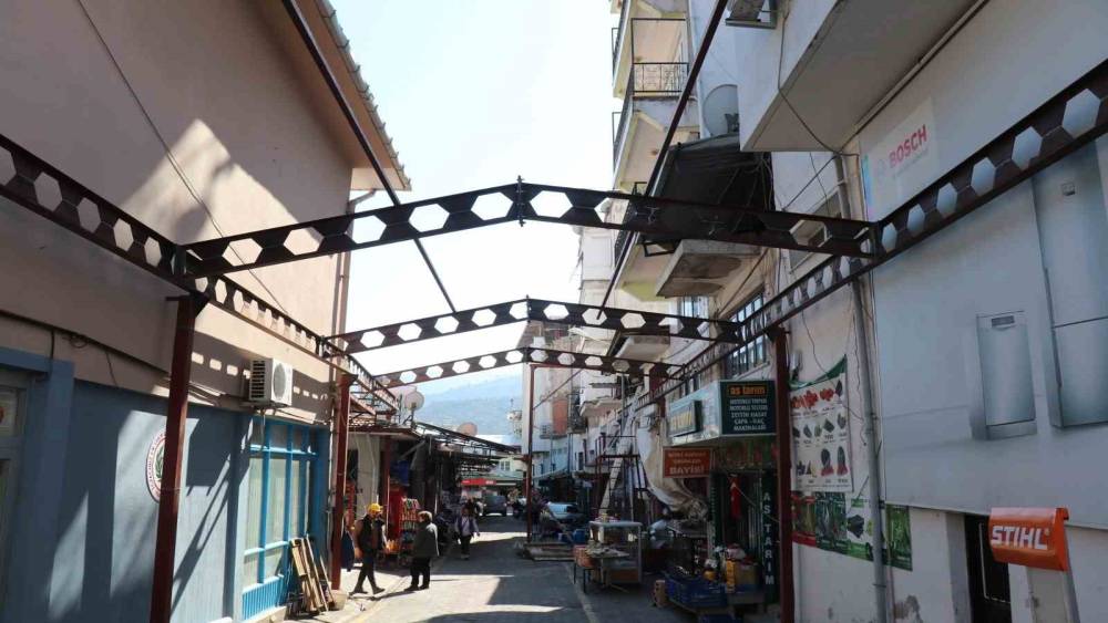 Bozdoğan&rsquo;da Simit Pazarı Sokağı ge&ccedil;ici olarak ara&ccedil; trafiğine kapatıldı
