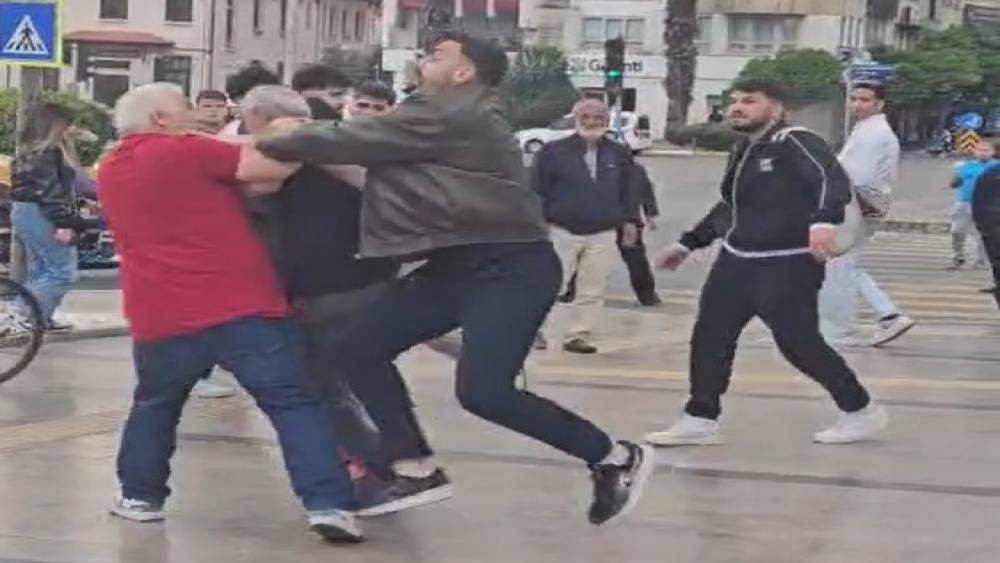 Eşinin g&ouml;z&uuml; &ouml;n&uuml;nde darp edildi
