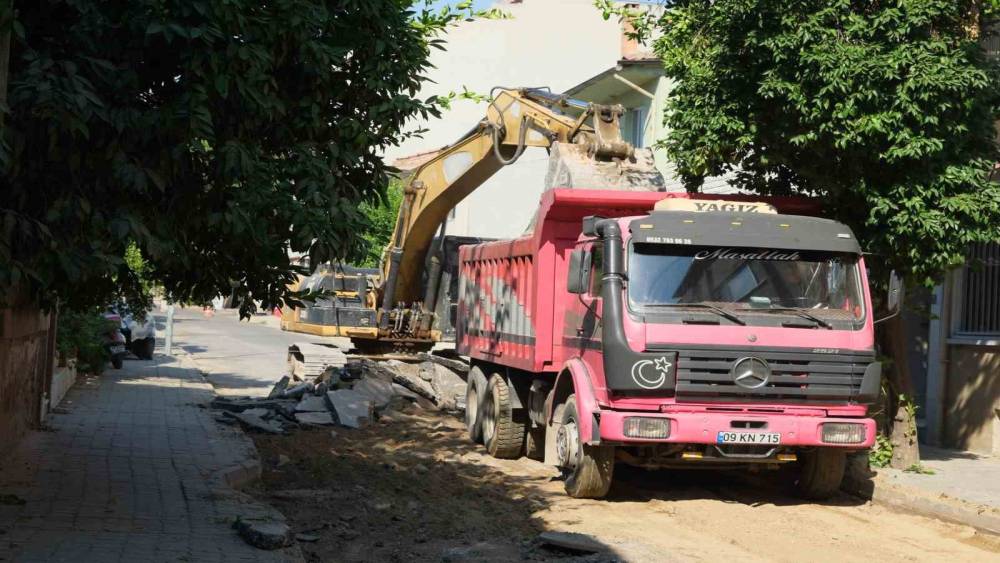 Nazilli&rsquo;de 6 sokakta eş zamanlı asfalt mesaisi
