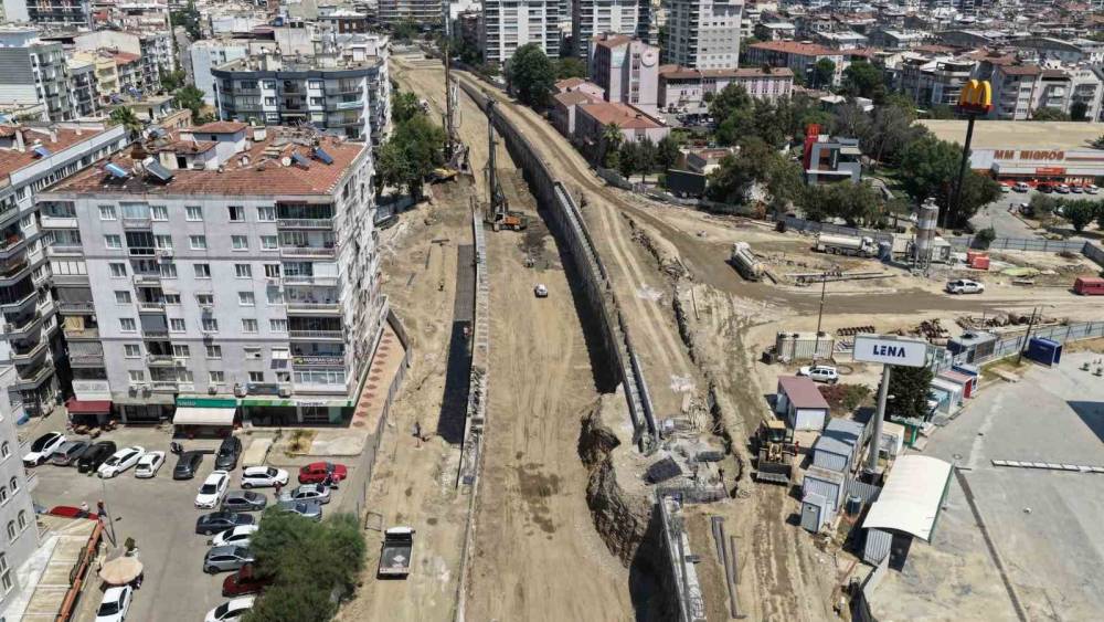 Aydın&rsquo;da Yeni D&ouml;rtyol K&ouml;pr&uuml;l&uuml; Kavşağı&rsquo;nda &ccedil;alışmalar hız kesmiyor
