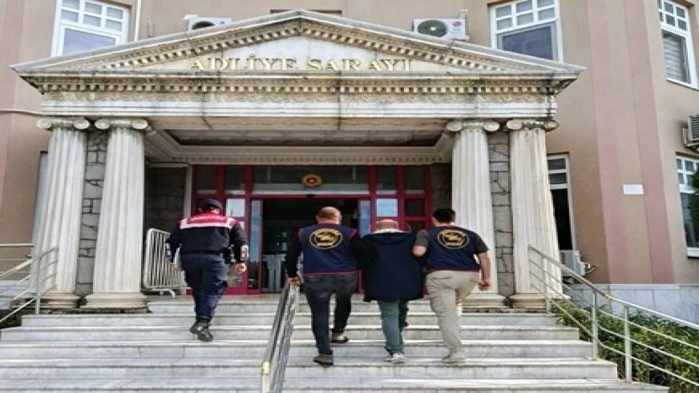 Didim&rsquo;de 33 yıl hapis cezası ile aranan h&uuml;k&uuml;ml&uuml; yakalandı