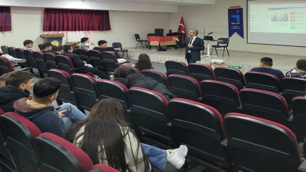 Liseli gen&ccedil;lere kariyer desteği
