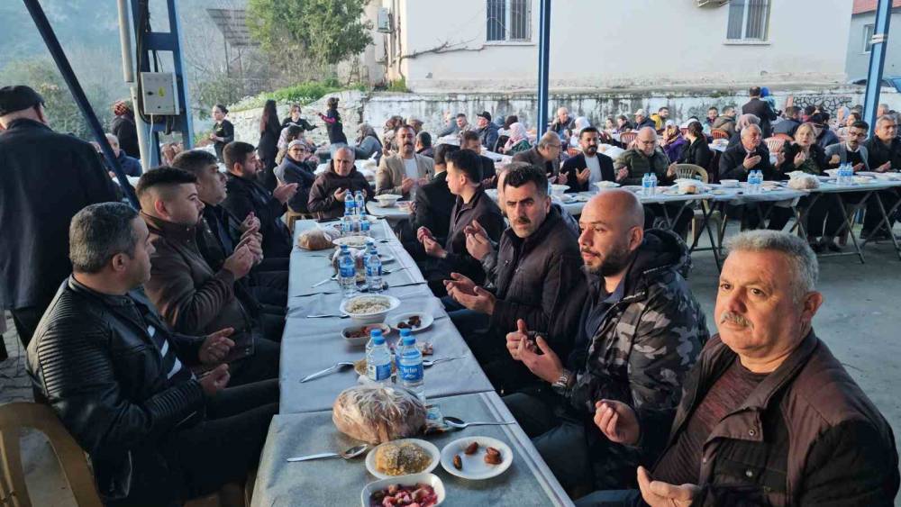 Yağdere Mahallesi&rsquo;nde geleneksel iftar buluşması

