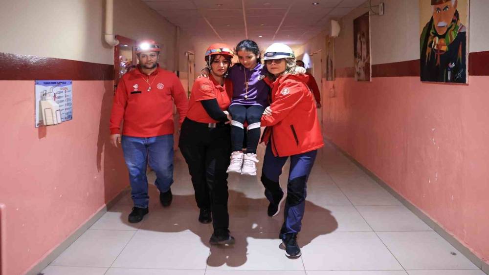 Efeler Belediyesi&rsquo;nden miniklere afet eğitimi
