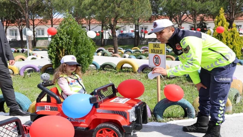&Ccedil;ine&rsquo;de miniklere trafik bilinci aşılandı
