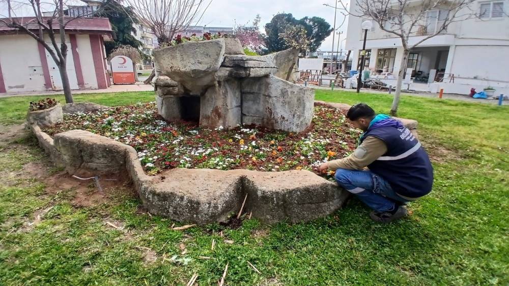 Efeler&rsquo;de parklar yenileniyor
