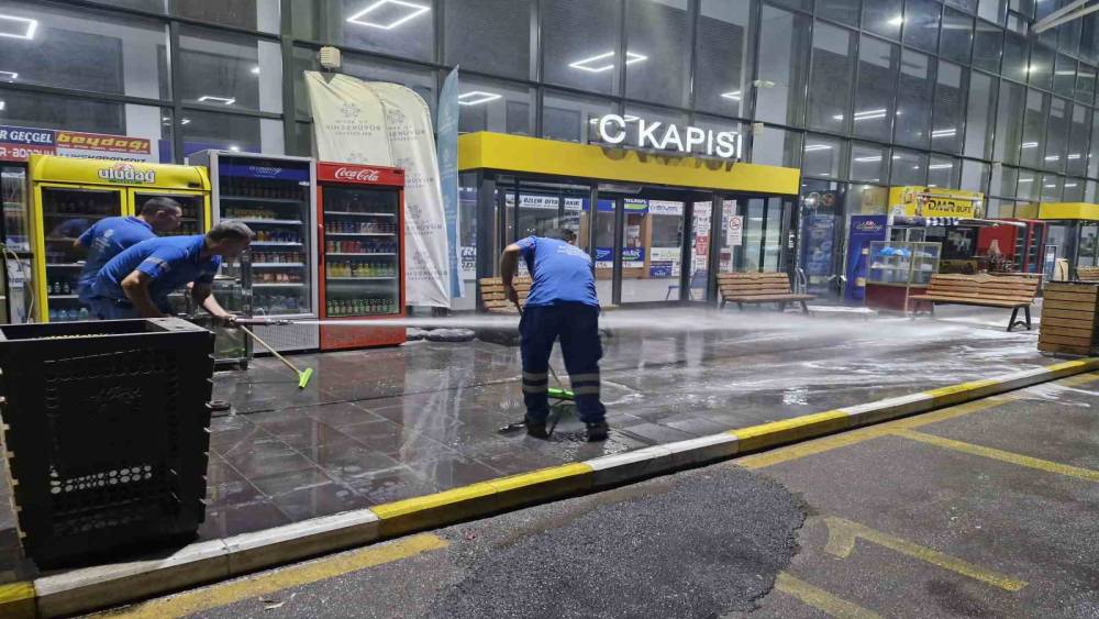Büyükşehirden otogarlarda temizlik çalışması

