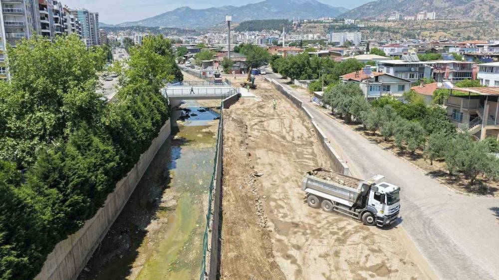 Doğu Aydın Bulvarı ve Tabakhane Deresi K&ouml;pr&uuml;s&uuml; projesinde &ccedil;alışmalar s&uuml;r&uuml;yor
