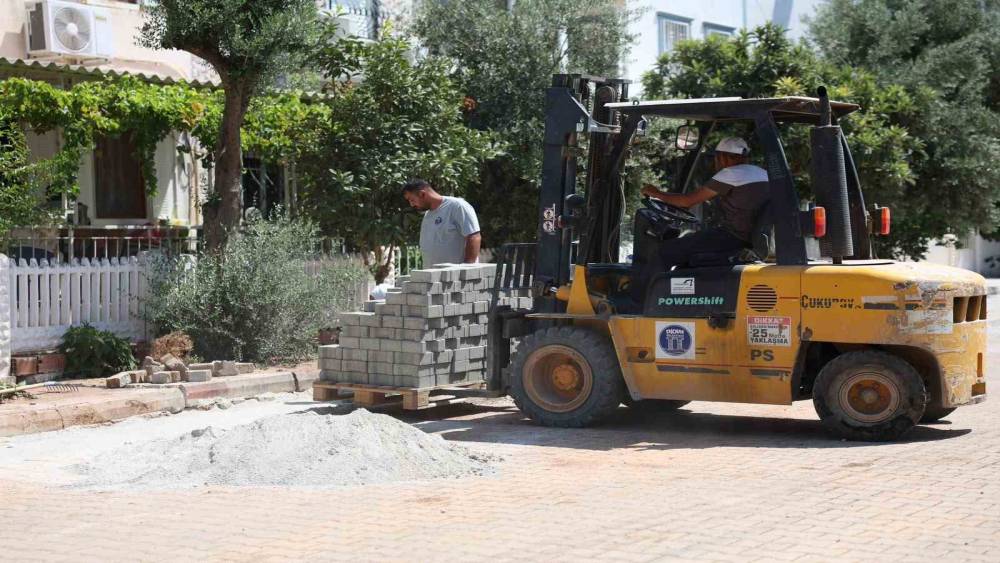 Didim Belediyesi&rsquo;nden kent genelinde yol bakım ve onarım &ccedil;alışması
