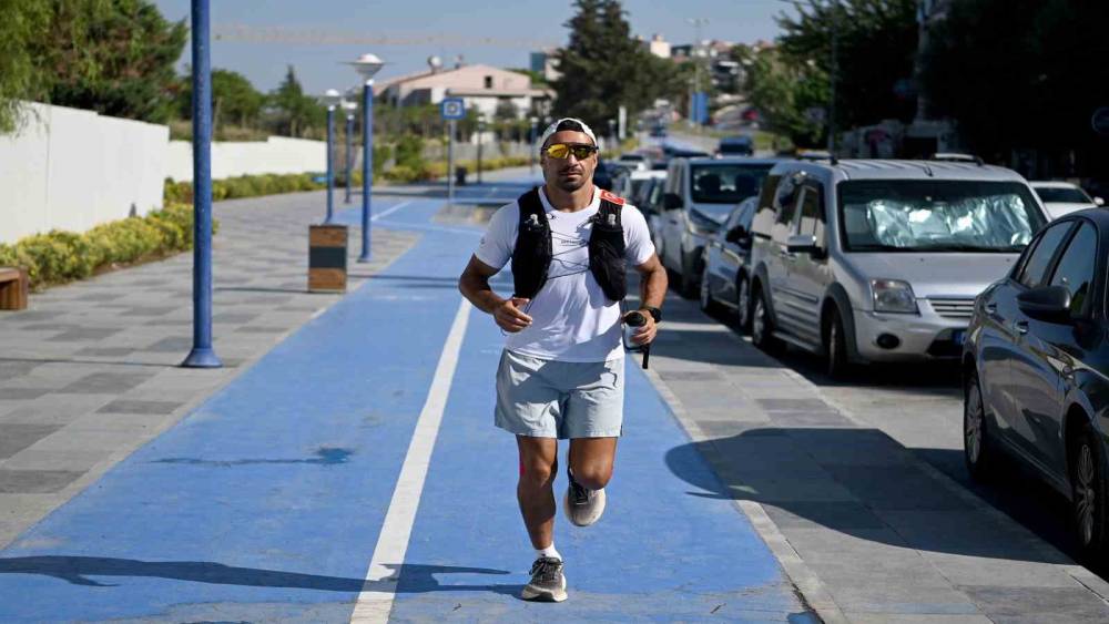 Türkiye’yi dünyaya tanıtmak için başladığı 5 bin kilometrelik ultra maratonda 6’ıncı durağı Kuşadası oldu
