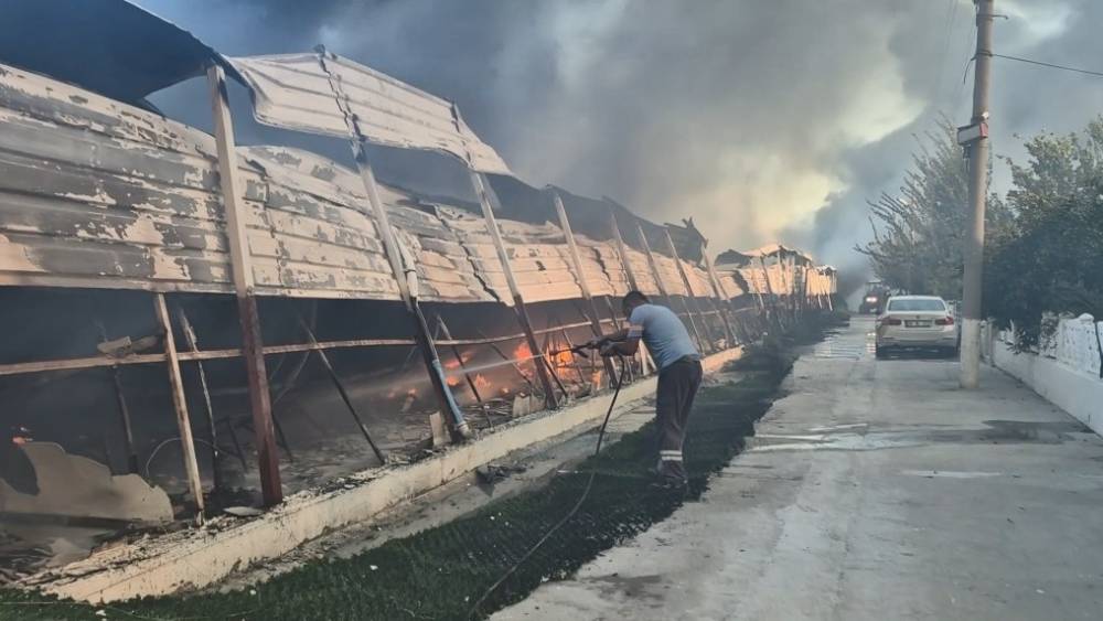 Aydın&rsquo;daki pazar yeri yangını kontrol altına alındı

