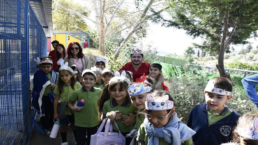 Kuşadası&rsquo;nda 355 &ouml;ğrenci hayvan dostlarıyla buluştu
