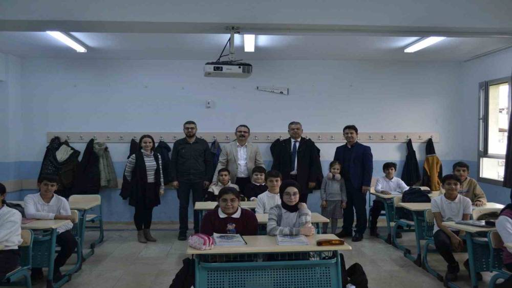 Sultanhisar Kaymakamı Ateş &ouml;ğrencilerle buluştu
