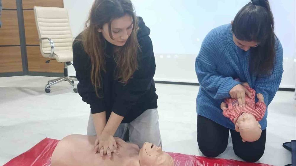 Ko&ccedil;arlı KYK Yurdu&rsquo;nda &ouml;ğrencilere ilk yardım eğitimi
