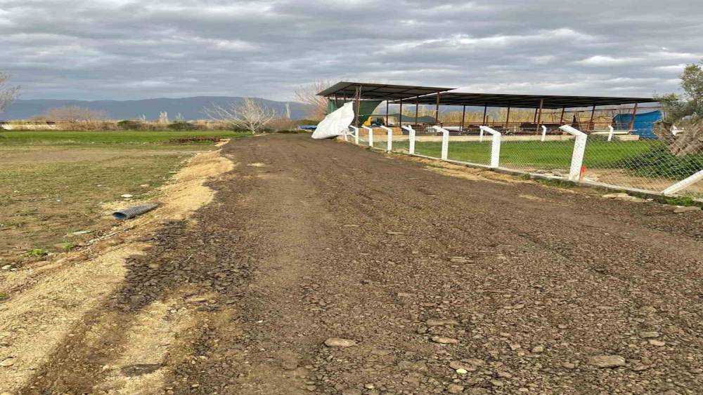 Yenipazar&rsquo;da tarla, bah&ccedil;e ve ahır yolları yenileniyor