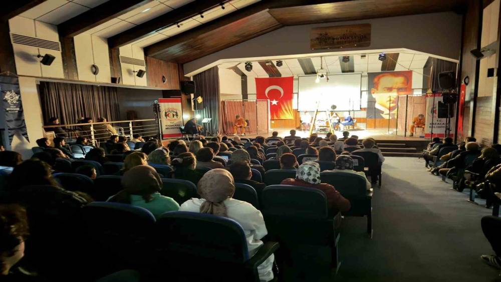 Karacasu&rsquo;da Hepimiz Mahkumuz oyunu b&uuml;y&uuml;k ilgi g&ouml;rd&uuml;