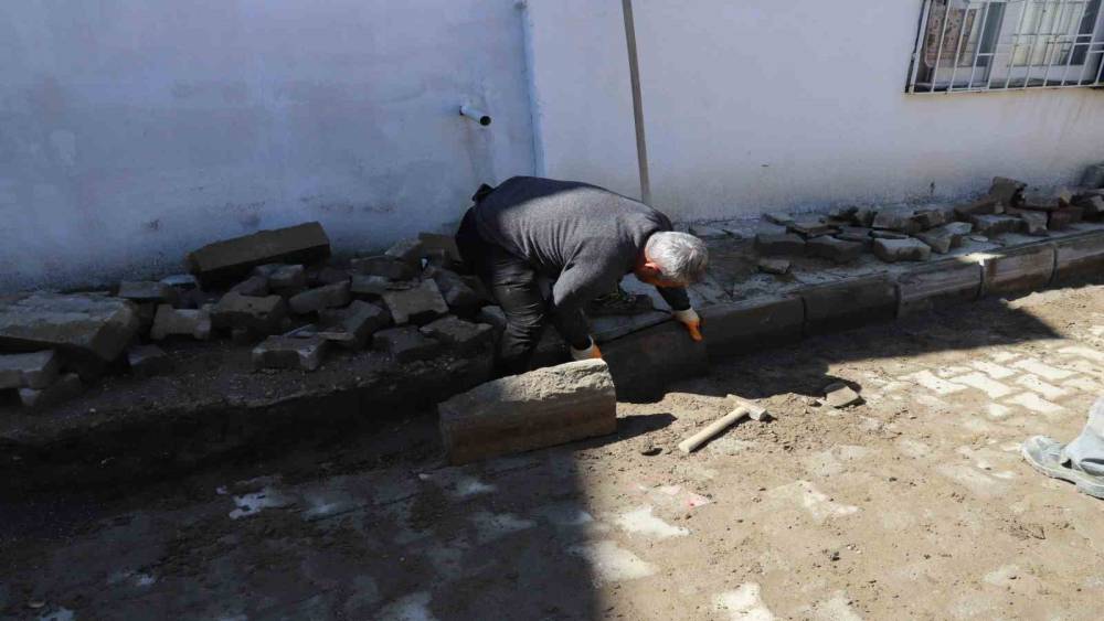 Nazilli&rsquo;de yol bakım ve onarım &ccedil;alışmaları s&uuml;r&uuml;yor