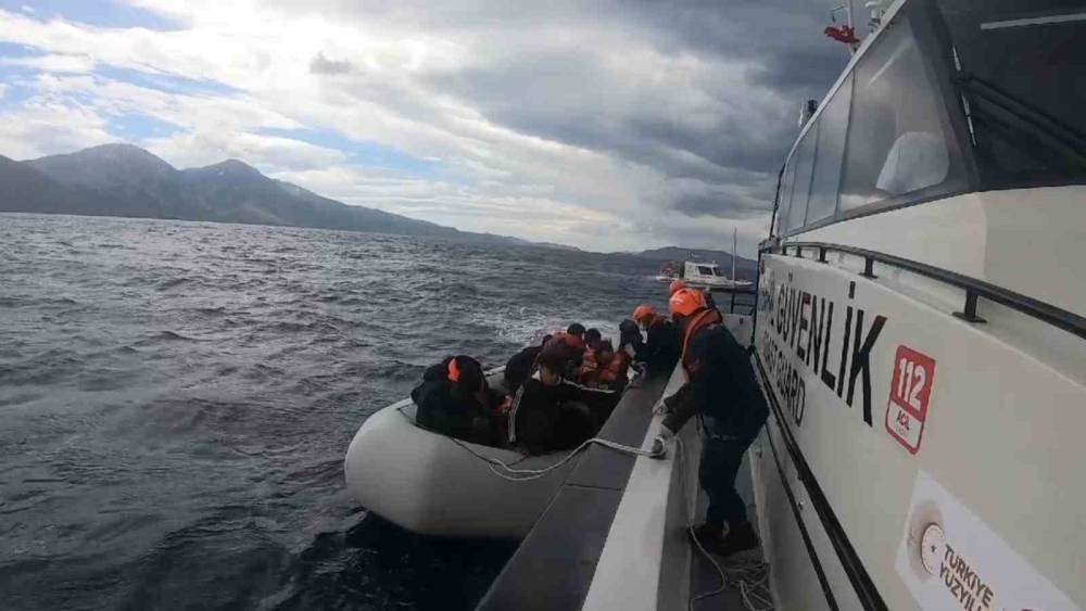 Aydın’da 15 düzensiz göçmen kurtarıldı